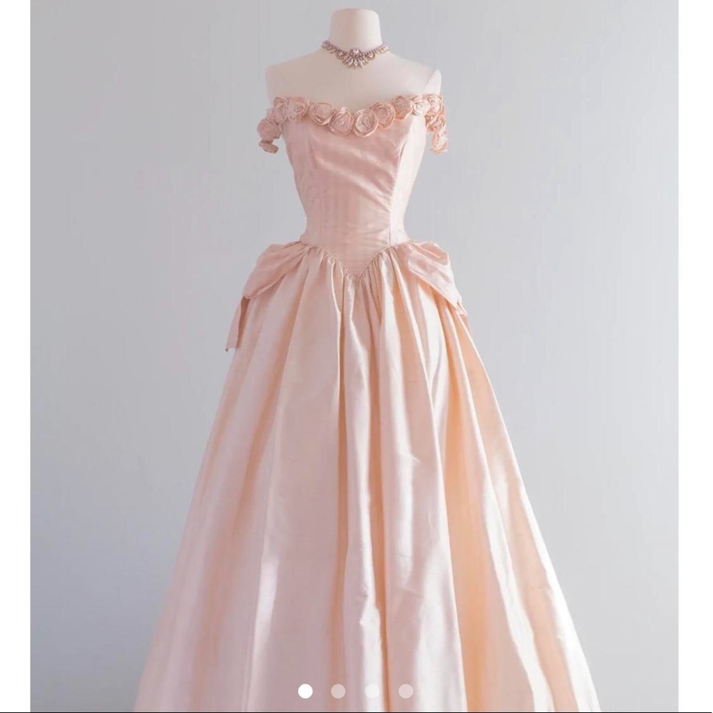BEAUTIFUL VINTAGE PINK BRIDAL GOWN 🦢♡ 💍